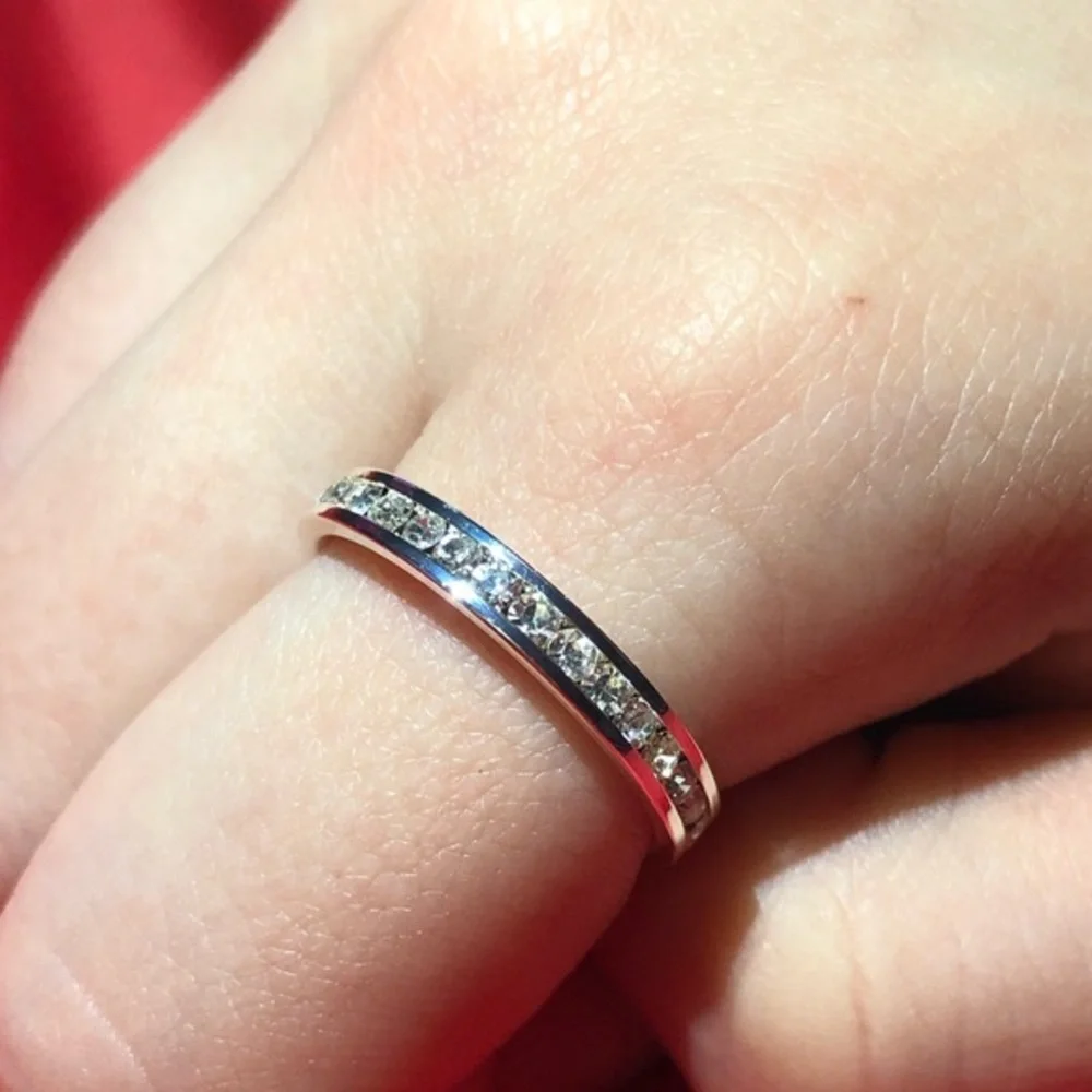 Woman’s Fashion Diamond CZ 💎 band size 8